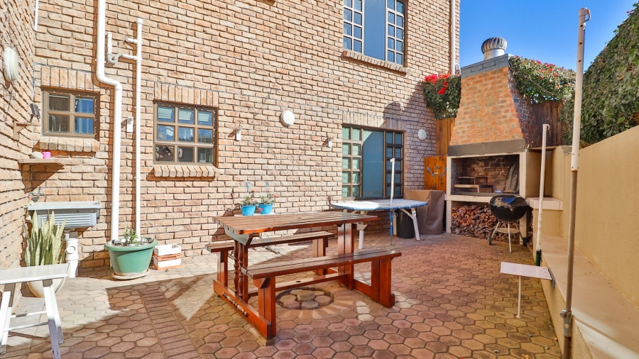 5 Bedroom Property for Sale in Stilbaai Wes Western Cape